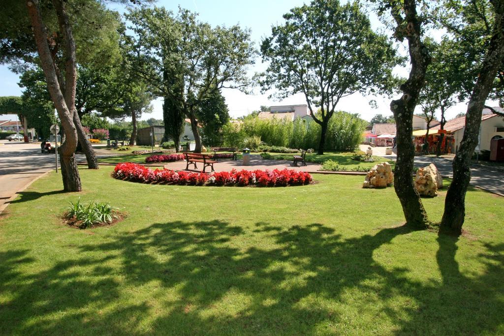 Fkk Ulika - Naturist Mobile Homes Eden Porec Esterno foto